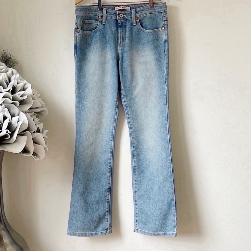 TOMMY HILFIGER Women's Vintage Blue Hipster Boot-Cut
Denim Jeans 8